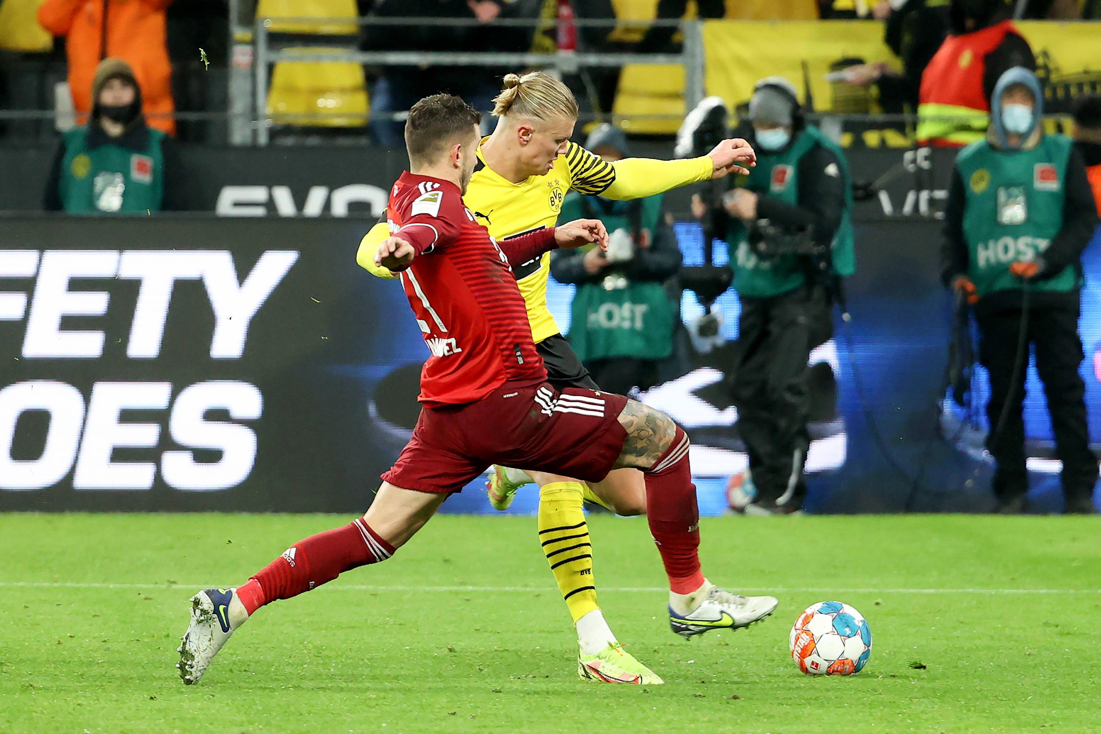 PG模拟器-离谱！洛杉矶湖人清晨战术微调科维托娃新星大胜表现惊艳，哈兰德在拜仁比赛中出色防守的简单介绍